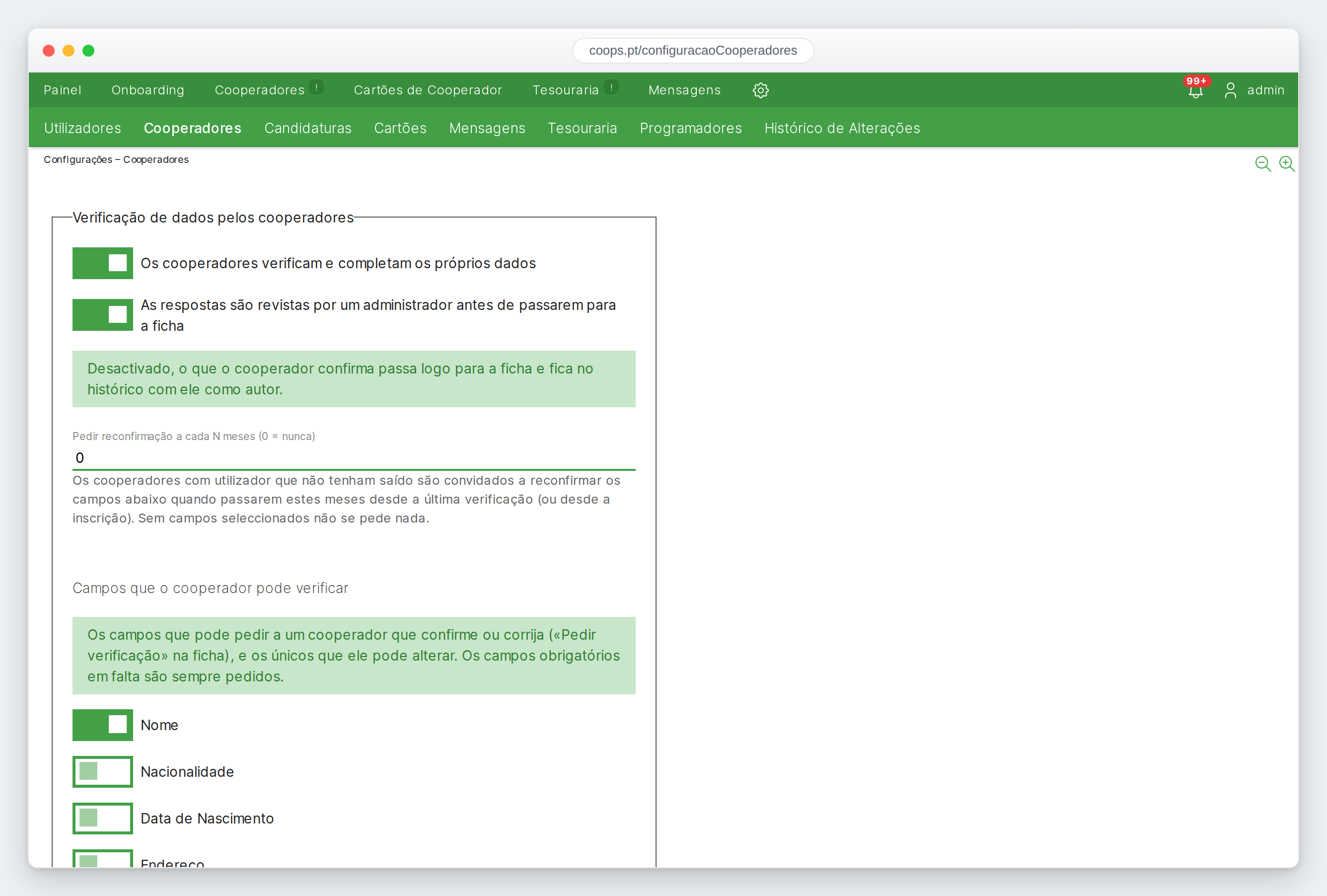 Secção «Verificação de dados pelos cooperadores» nas definições de cooperadores, com a verificação ligada, a revisão por um administrador, o intervalo de reconfirmação e a lista de campos que o cooperador pode verificar